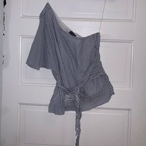 Never worn!! off the shoulder top